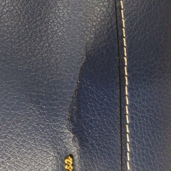 Samantha Thavasa Blue Leather Shoulder Bag - Zipper Closure - Gold Hardware - Picture 2 of 15